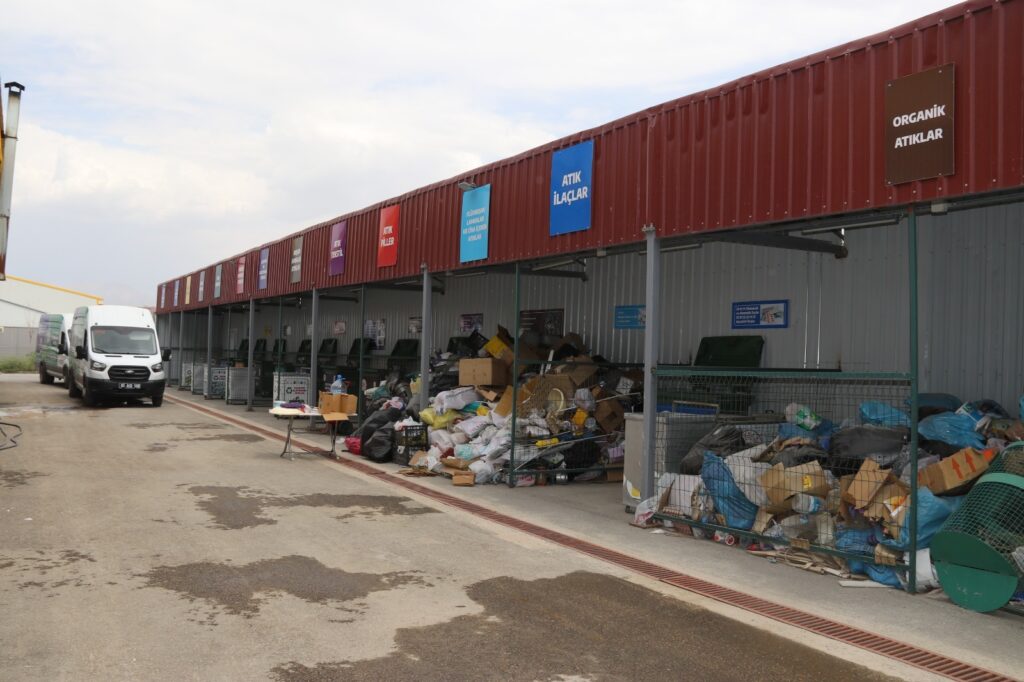 Edremit’te bir yılda 10 ton atık geri dönüşüme kazandırıldı