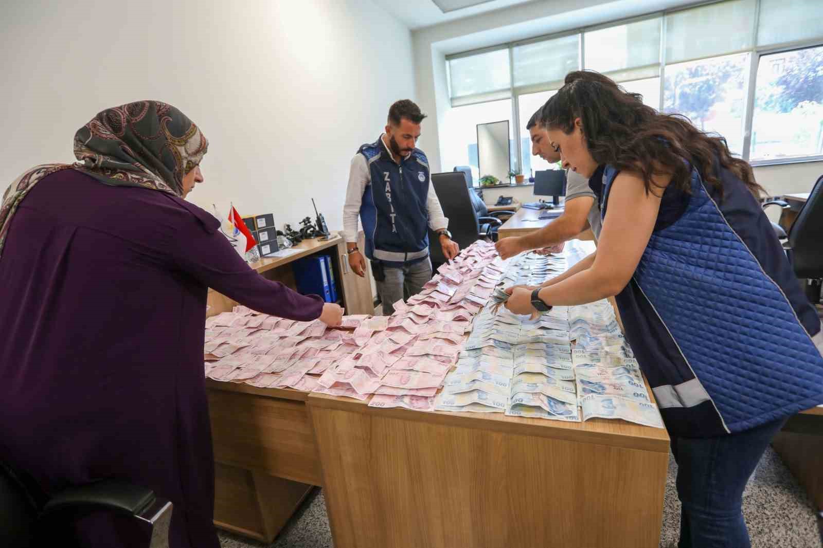 Van’da yakalanan dilencinin üzerinden 75 bin 950 TL çıktı