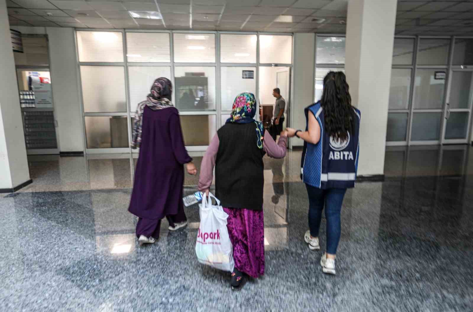 Van’da yakalanan dilencinin üzerinden 75 bin 950 TL çıktı