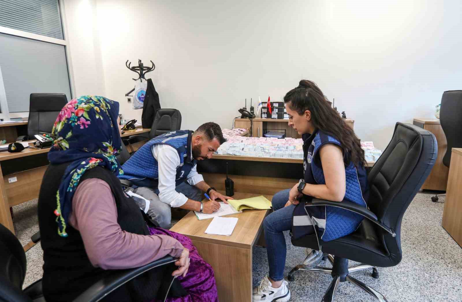 Van’da yakalanan dilencinin üzerinden 75 bin 950 TL çıktı