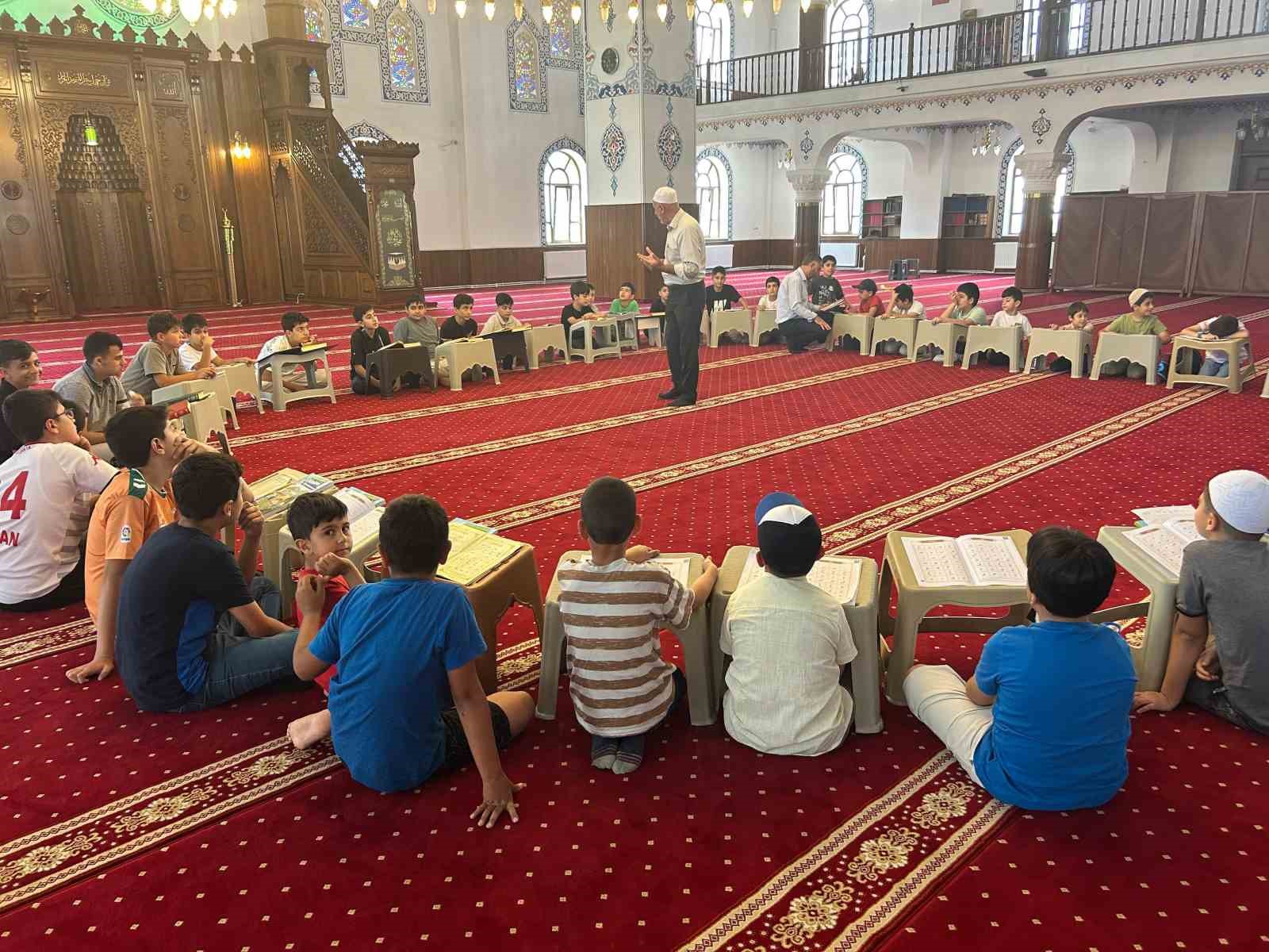 Van’da yaz Kur’an kursları çocuk sesleriyle şenlendi