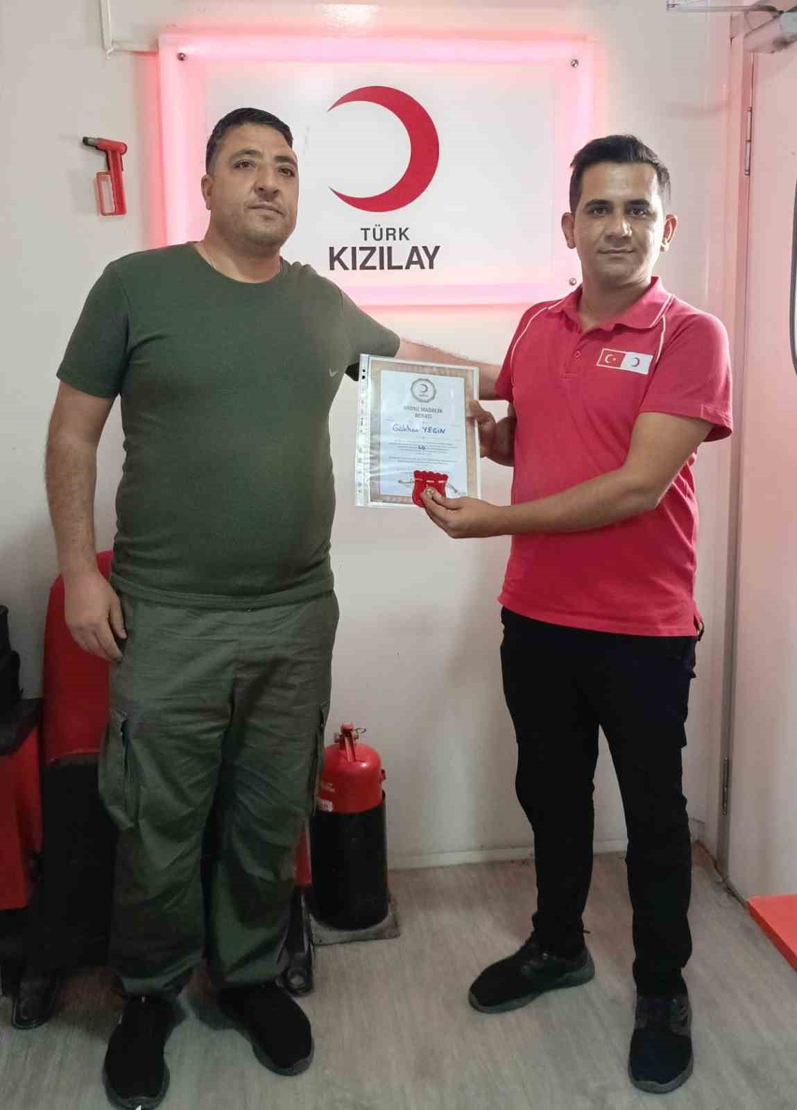 Özalp’ta çok kan bağışı yapanlara madalya verildi