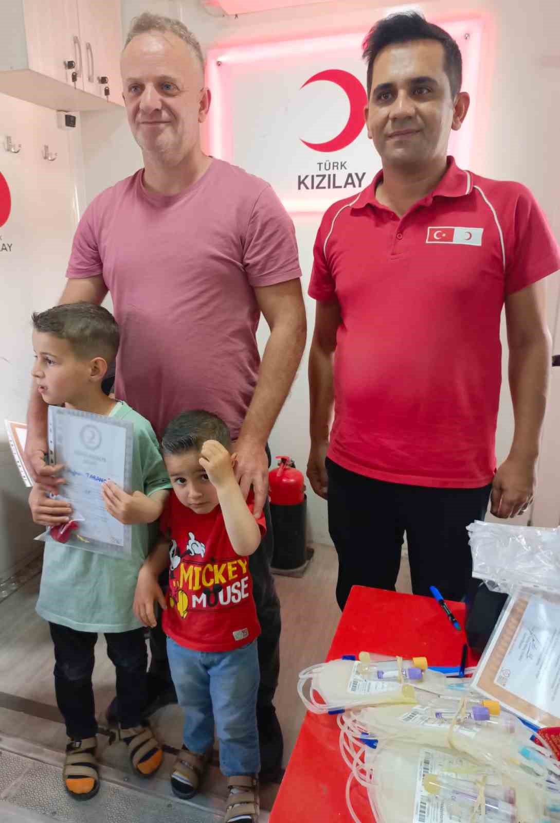 Özalp’ta çok kan bağışı yapanlara madalya verildi
