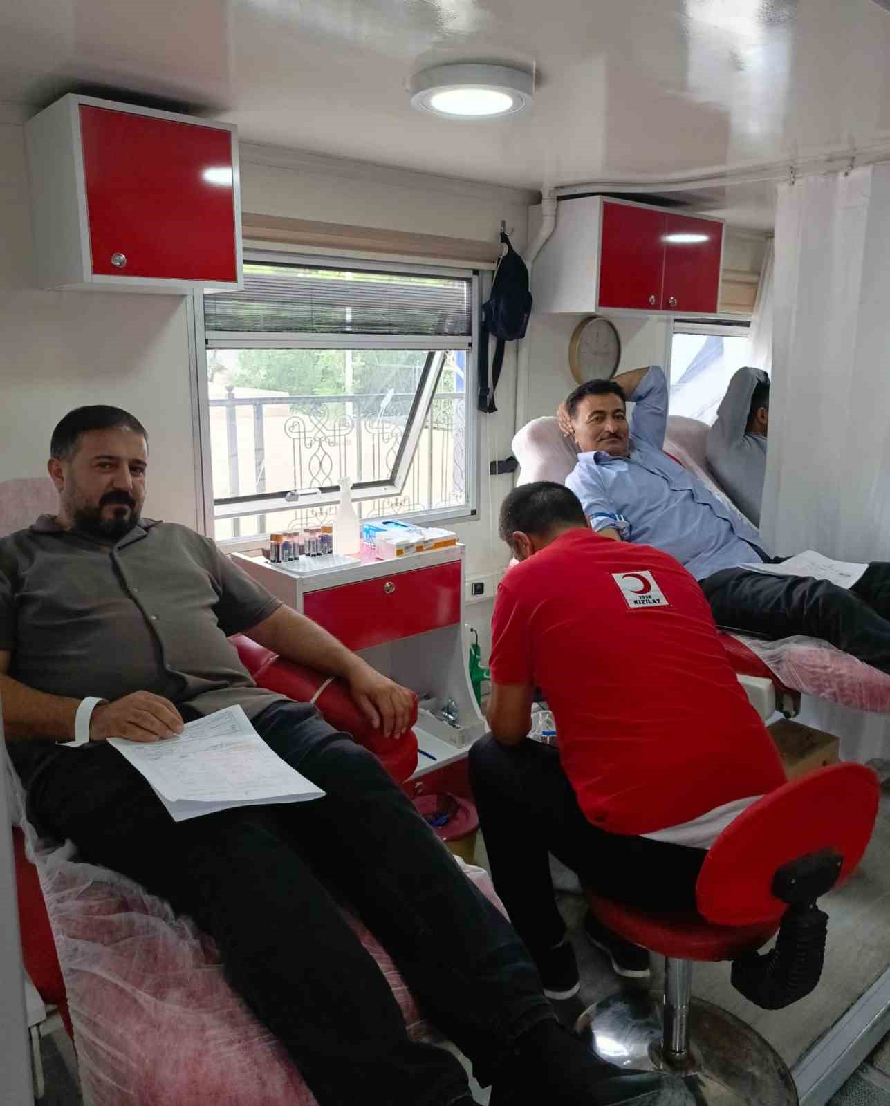 Özalp’ta çok kan bağışı yapanlara madalya verildi
