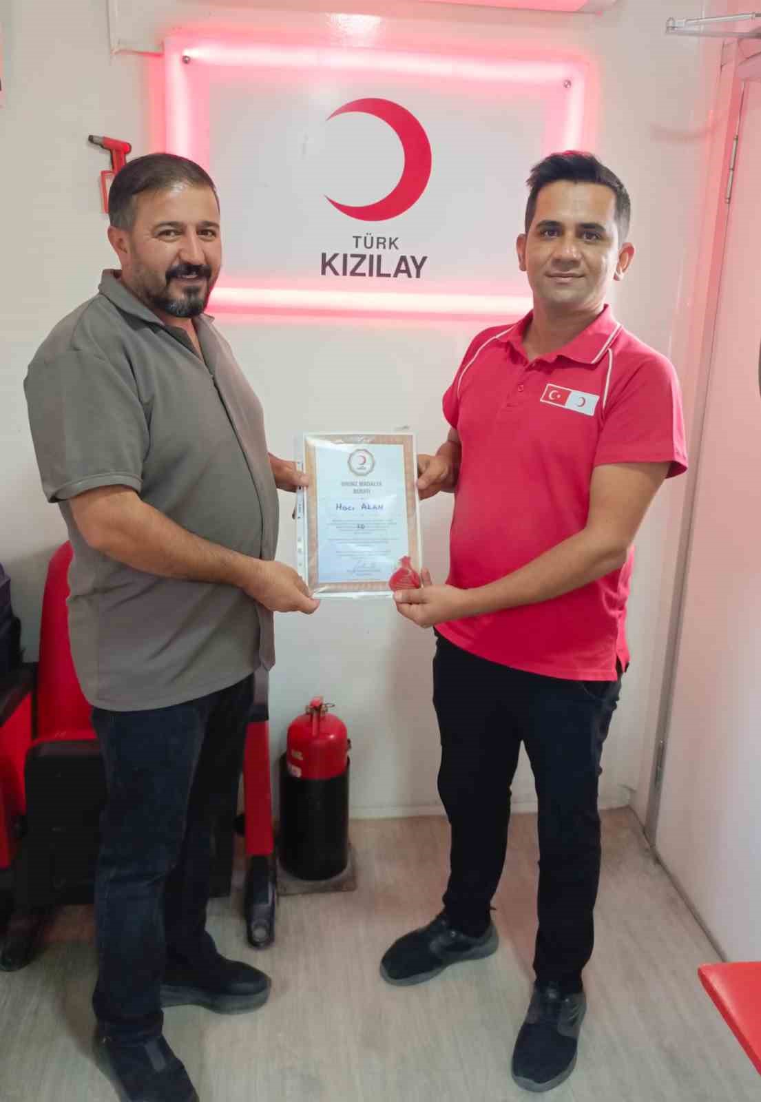 Özalp’ta çok kan bağışı yapanlara madalya verildi