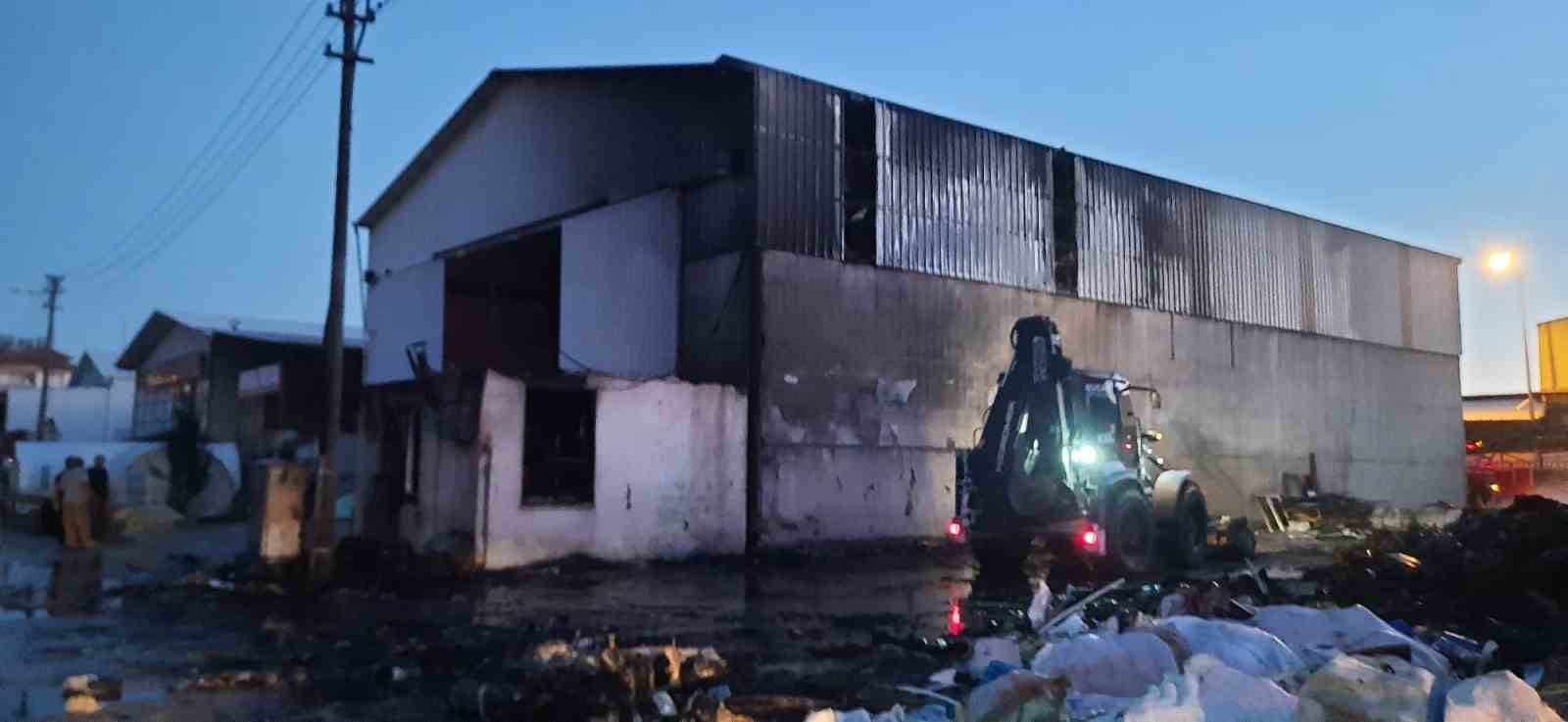 Burdur’da sanayi sitesinde yangın