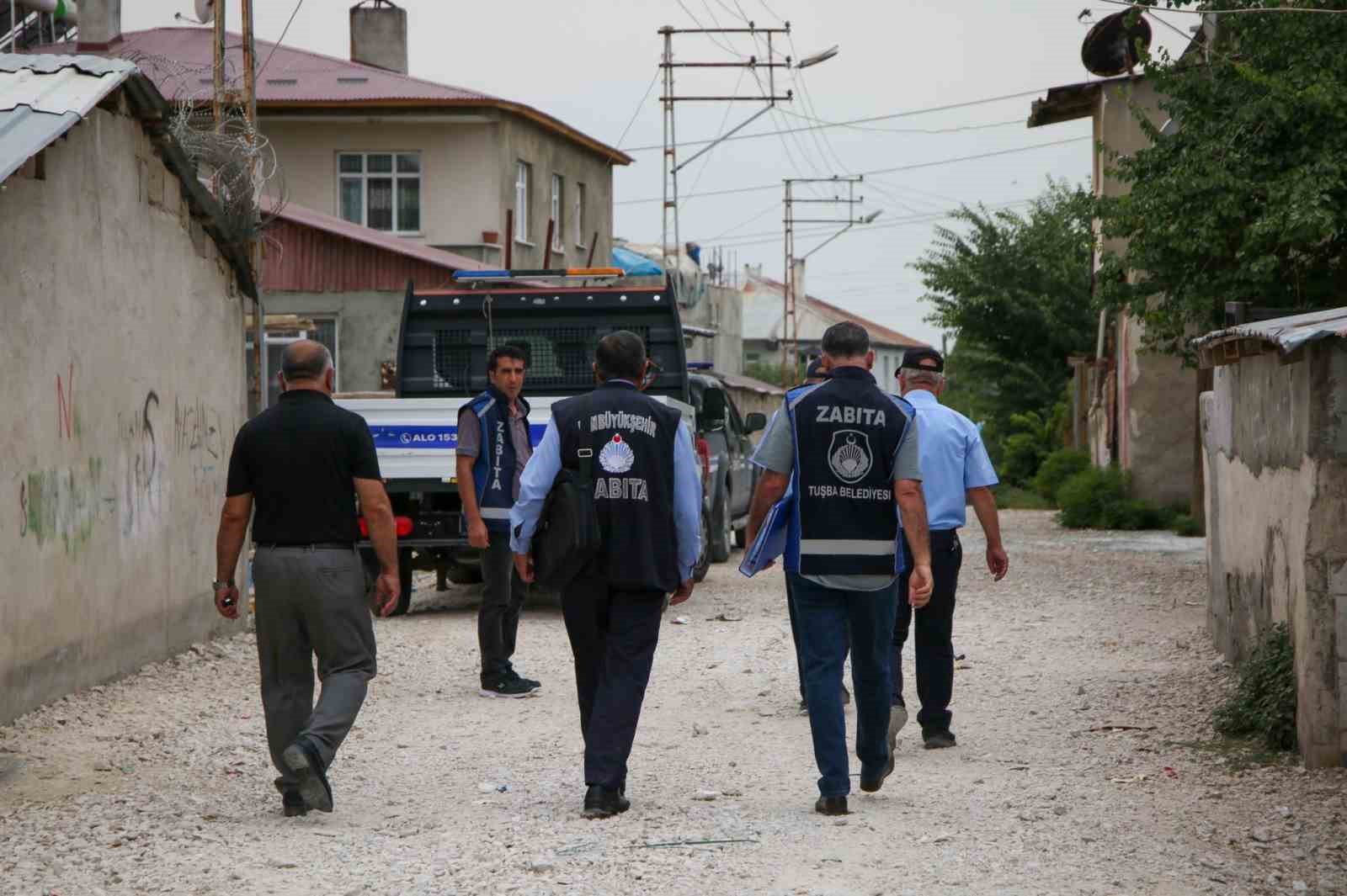 Van’da mahalle aralarında bulunan ahırlar için son uyarı