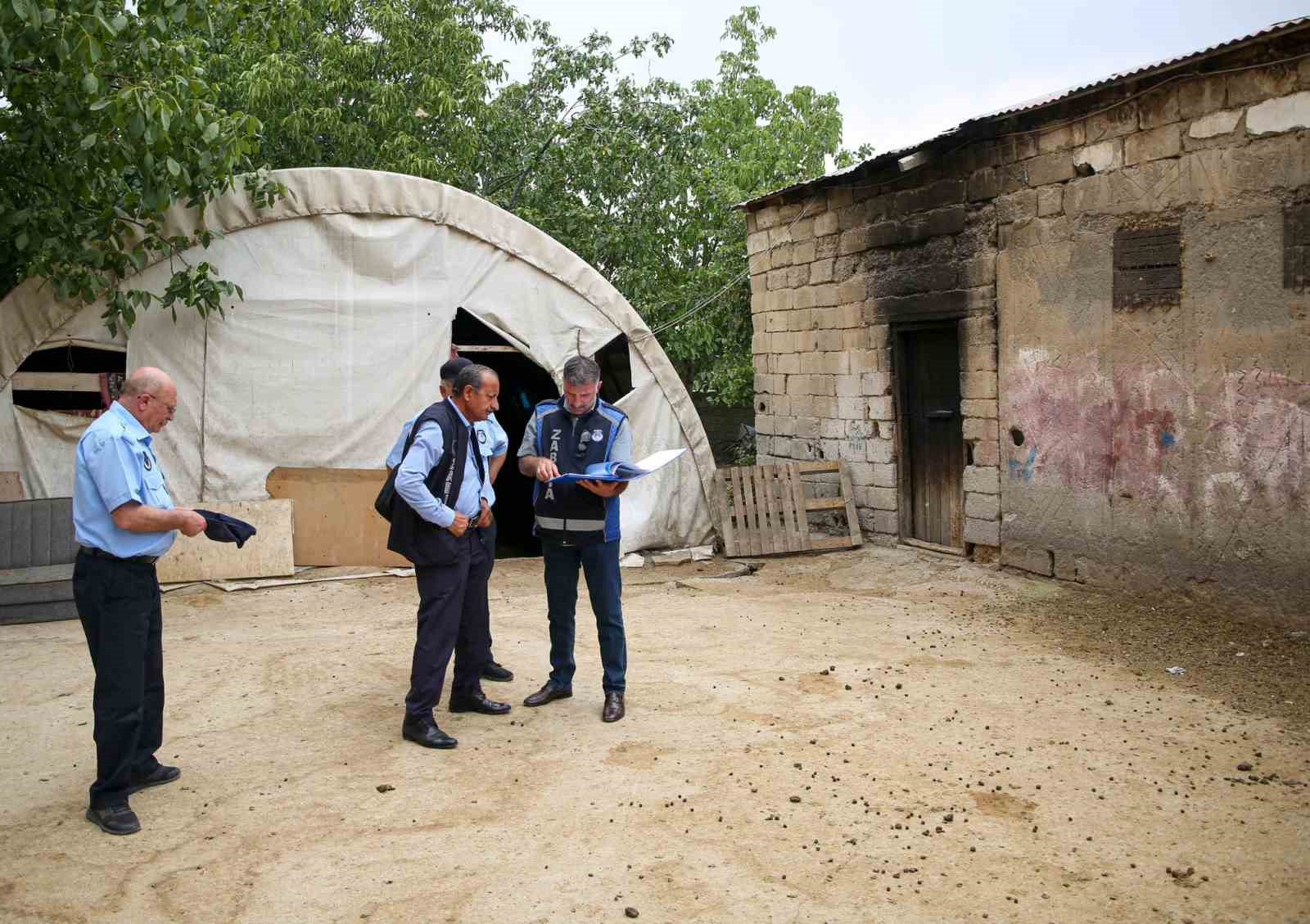Van’da mahalle aralarında bulunan ahırlar için son uyarı