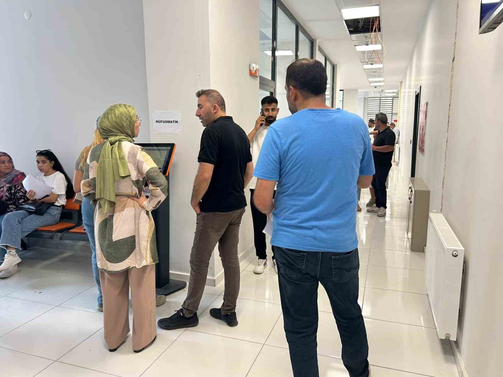 Van’daki nüfus müdürlüklerinde sürücü belgesi yenileme yoğunluğu