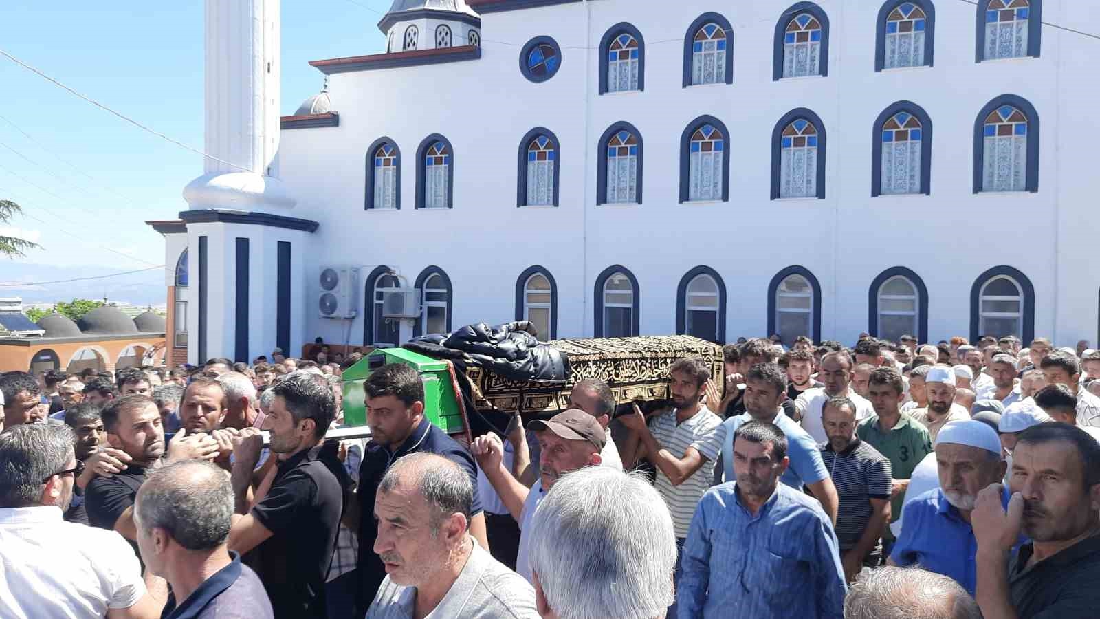 Baraj gölünde boğulan 2 genç son yolculuğuna uğurlandı