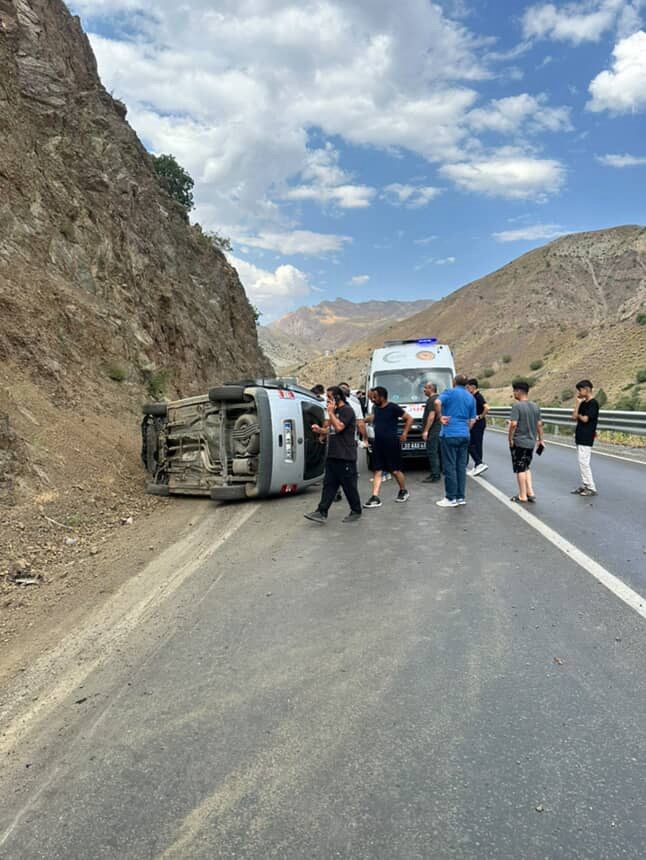 Yüksekova-Van kara yolunda kaza: 5 yaralı