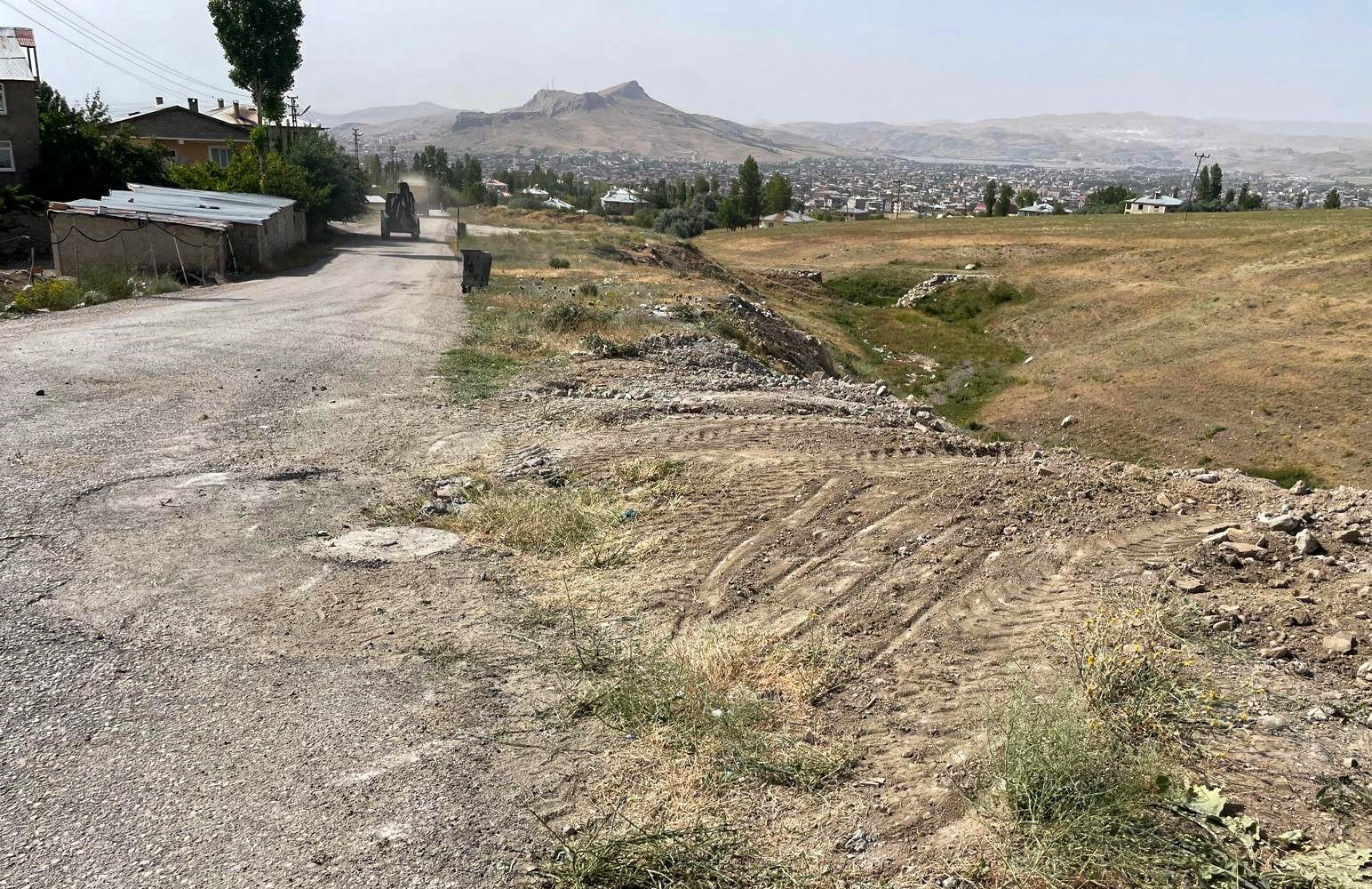 Van Büyükşehir Belediyesi’nden hafriyat temizleme çalışması