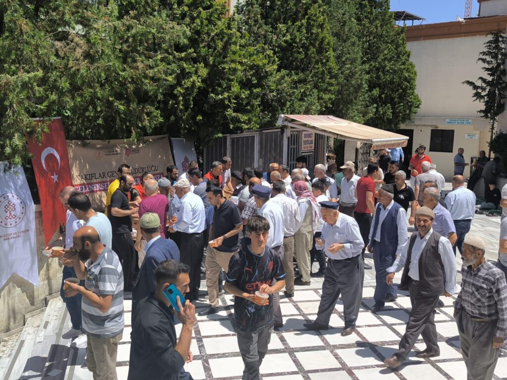 Bitlis Vakıflar Bölge Müdürlüğü’nden Aşure İkramı