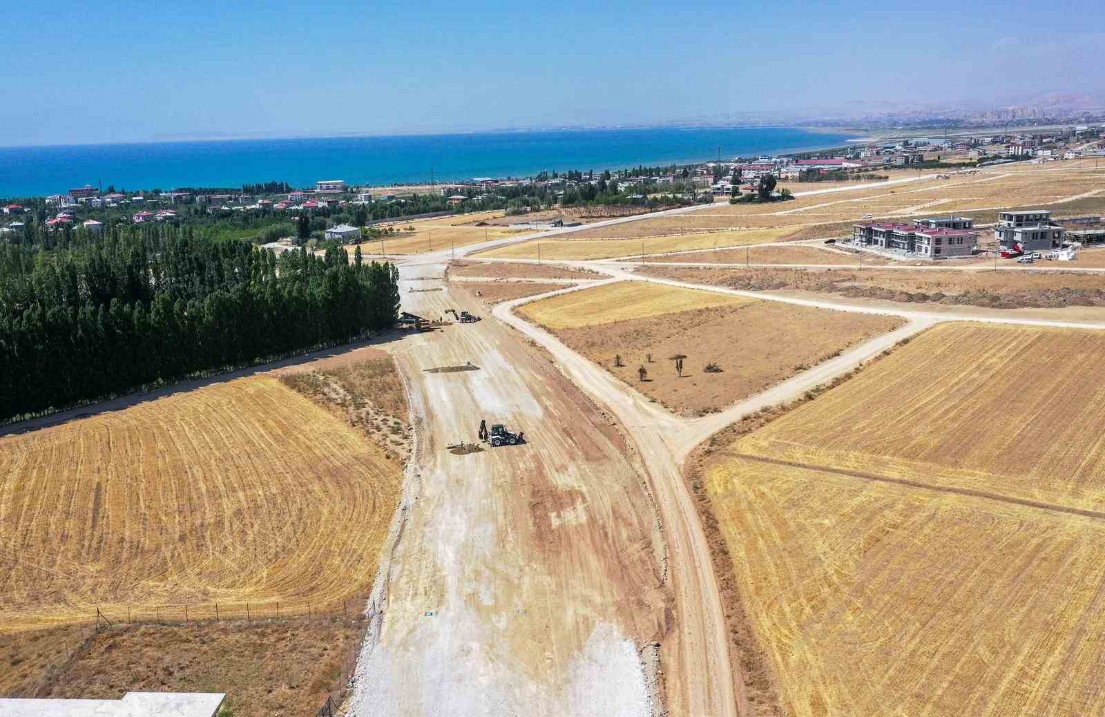 Van Büyükşehir Belediyesi Elmalık Yolu’nda çalışmalarını sürdürüyor