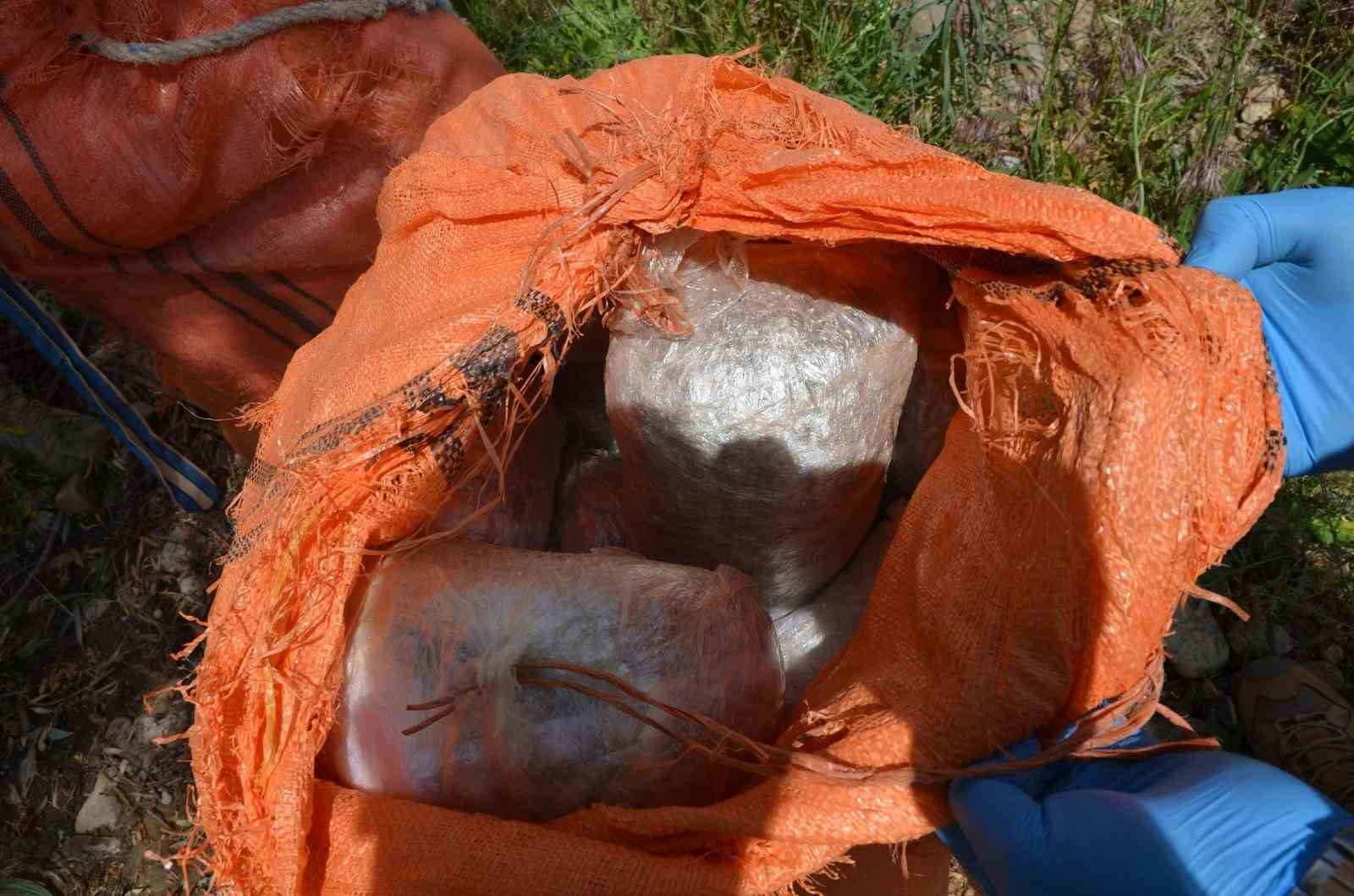 İran’dan katırla yurda sokulan 97 kilogram uyuşturucuya 1 gözaltı