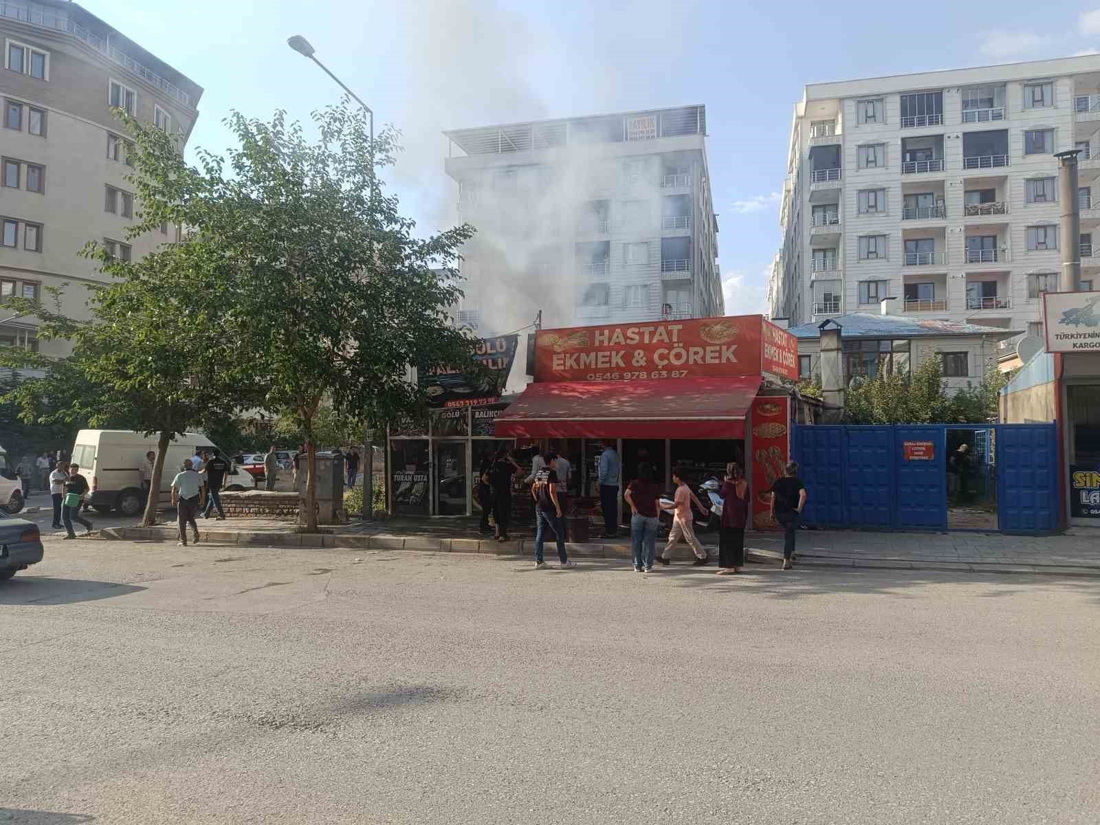 Van’da iş yerinde yangın paniği: İlk müdahaleyi vatandaşlar yaptı