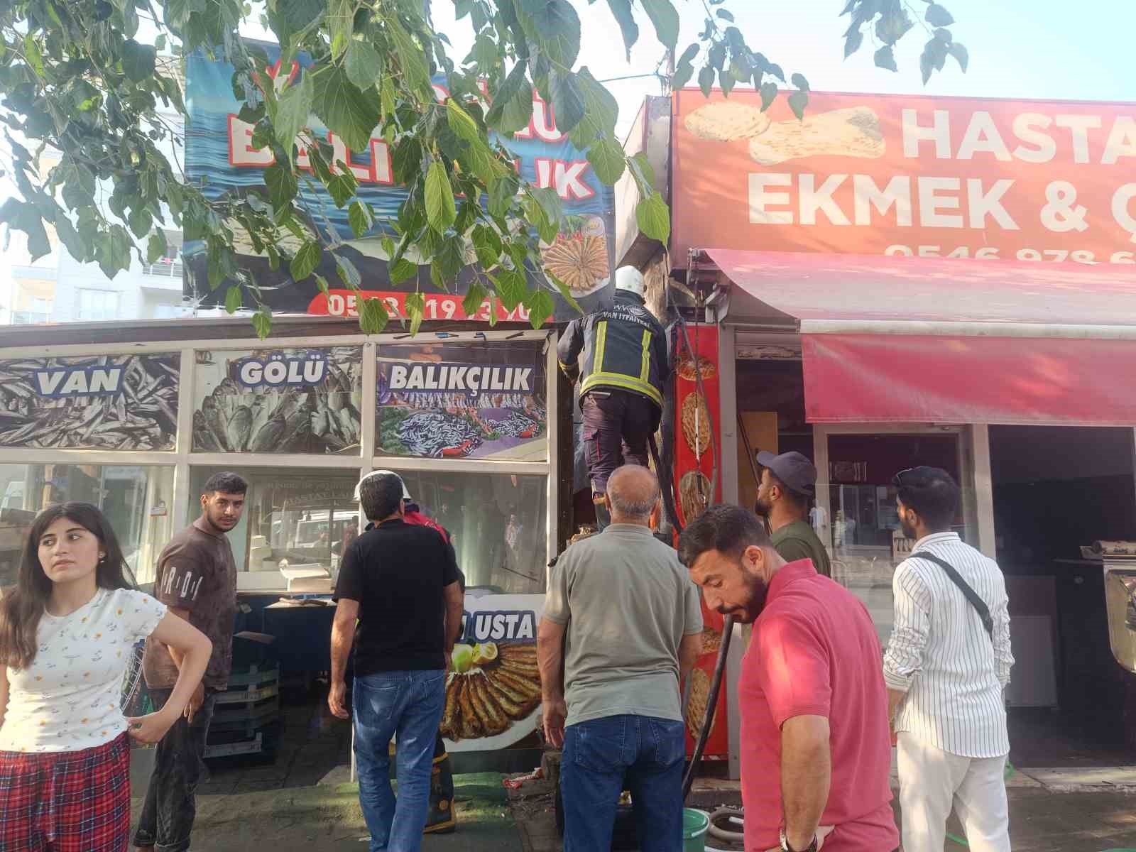 Van’da iş yerinde yangın paniği: İlk müdahaleyi vatandaşlar yaptı