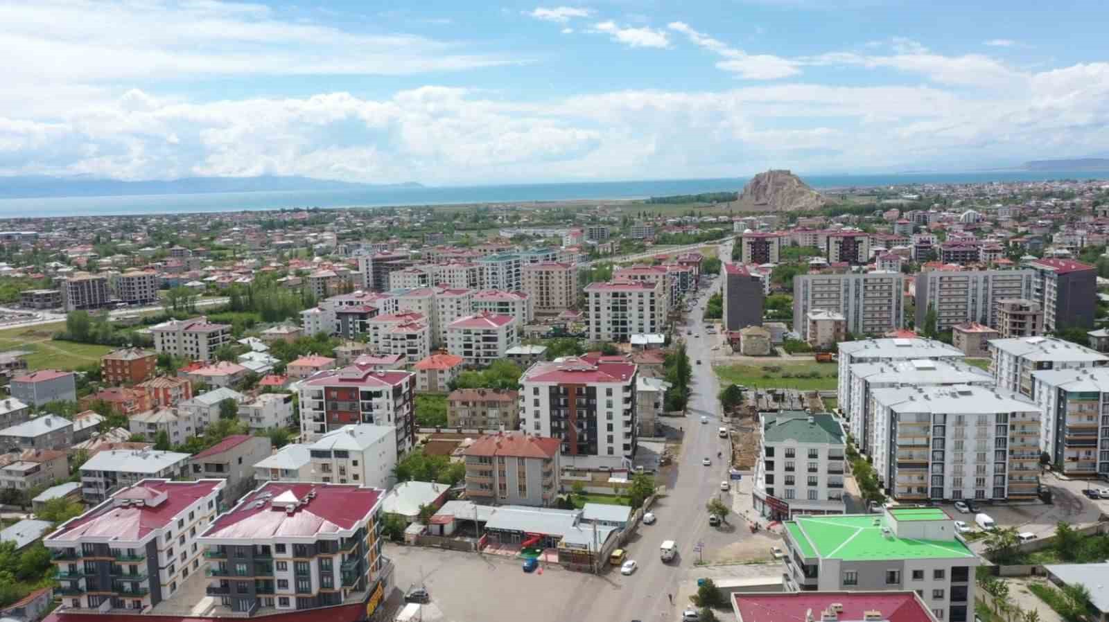 Van Büyükşehir Belediyesi Terzioğlu Caddesi’ni yeniliyor