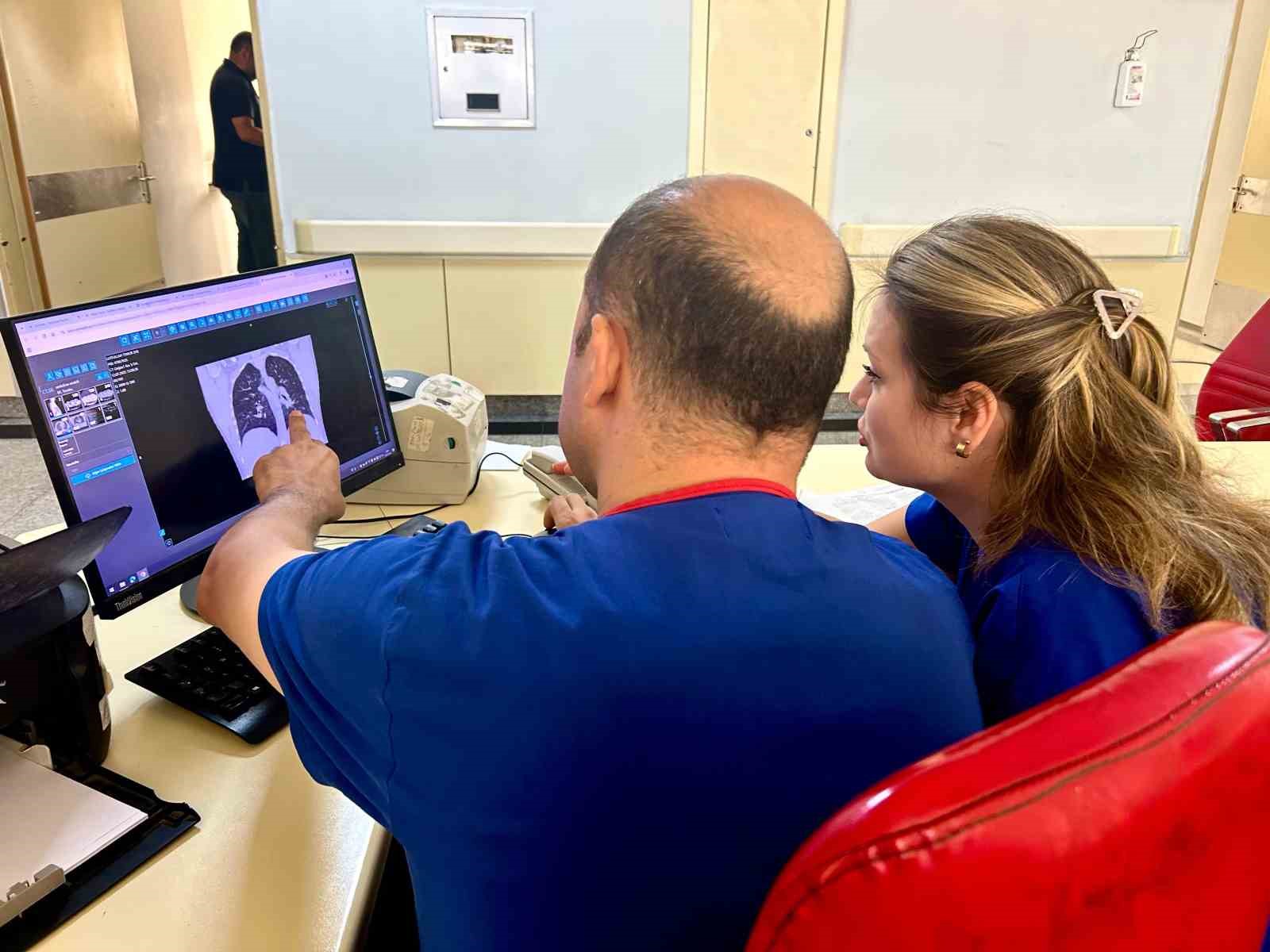 İmplant vidası ciğerine kaçan hasta ölümden döndü