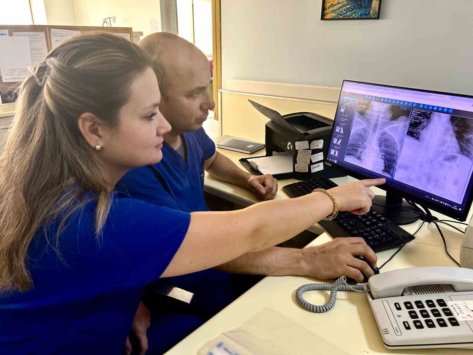 İmplant vidası ciğerine kaçan hasta ölümden döndü
