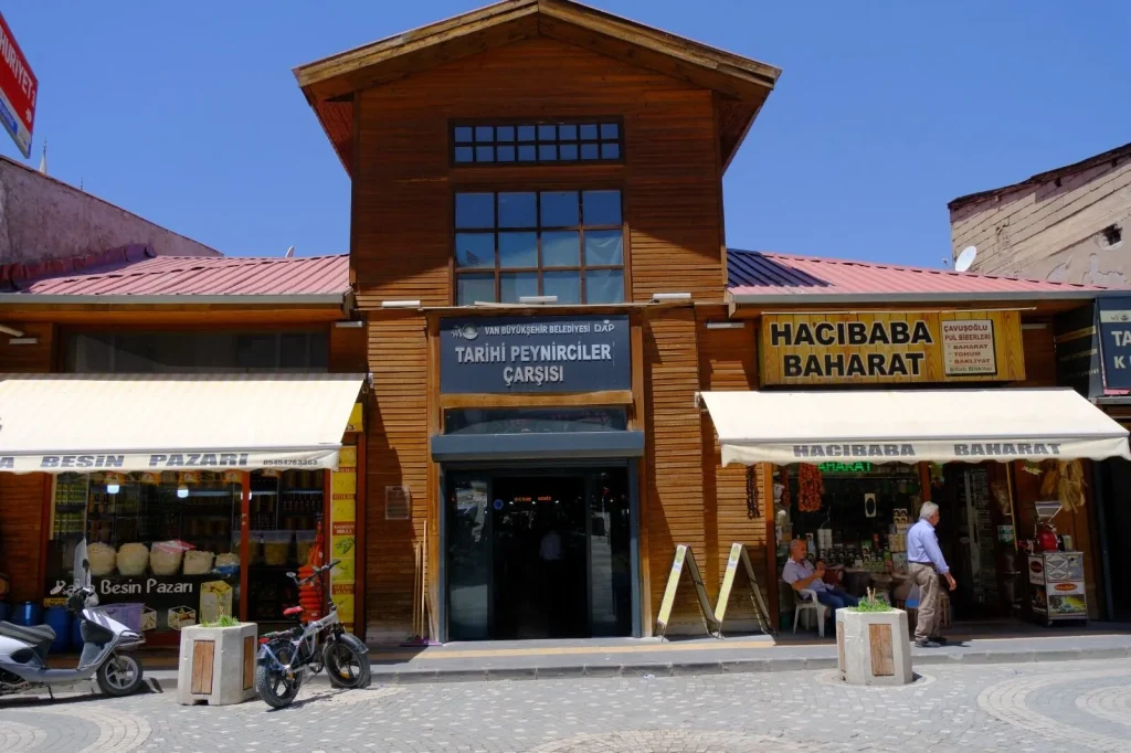 Van’da şaşırtan Otlu Peynir fiyatı!
