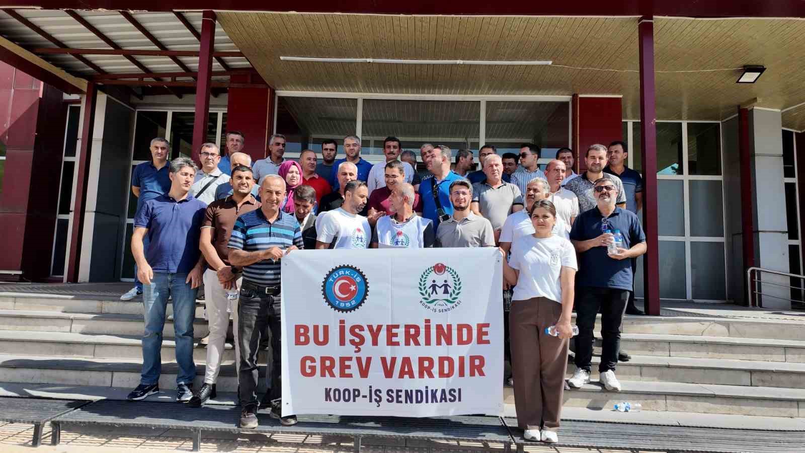Erciş SYDV çalışanları greve başladı