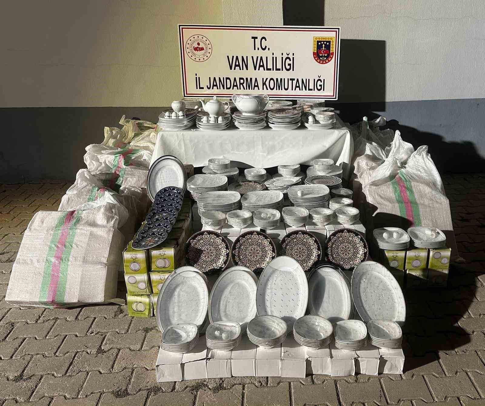 Van’da gümrük kaçağı malzemeler ele geçirildi