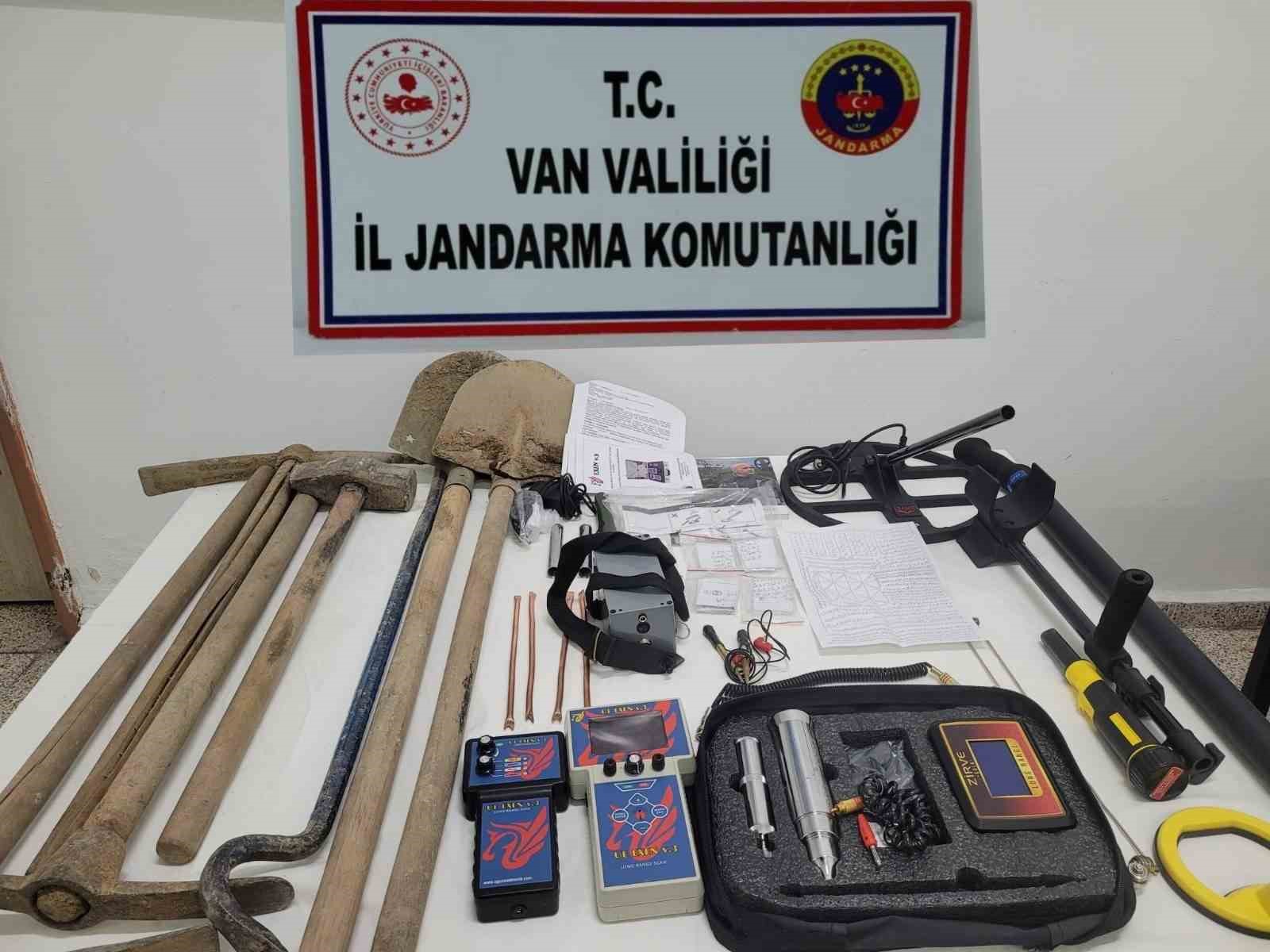 Van’da gümrük kaçağı malzemeler ele geçirildi
