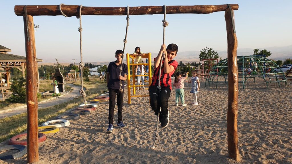 Başkale'de Doğal Kum Parkı Hizmete Girdi