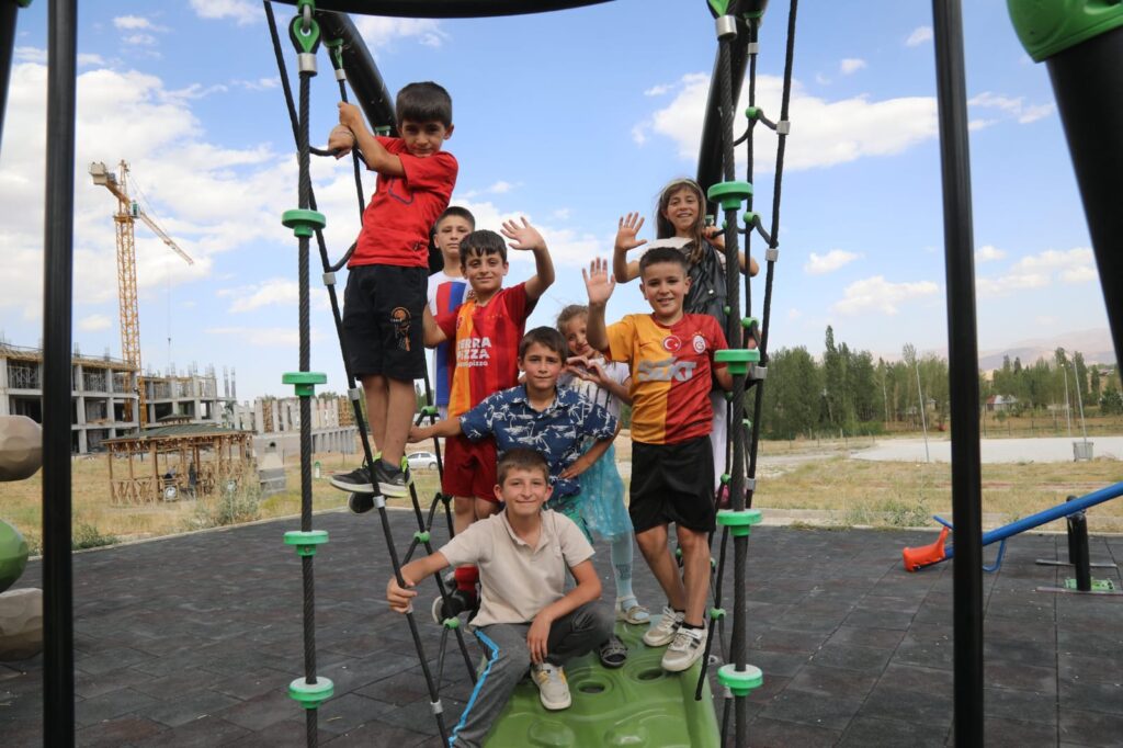 Başkale'de Doğal Kum Parkı Hizmete Girdi