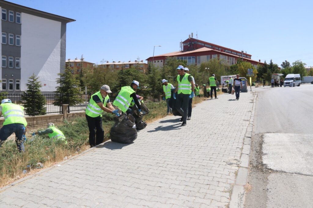 Daha Temiz Bir Edremit İçin El Ele
