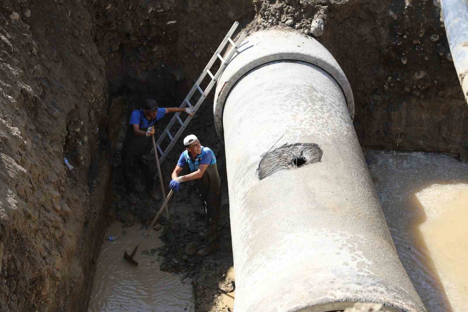 VASKİ ana su hattındaki arızayı gidermek için kesintisiz mesai yapıyor