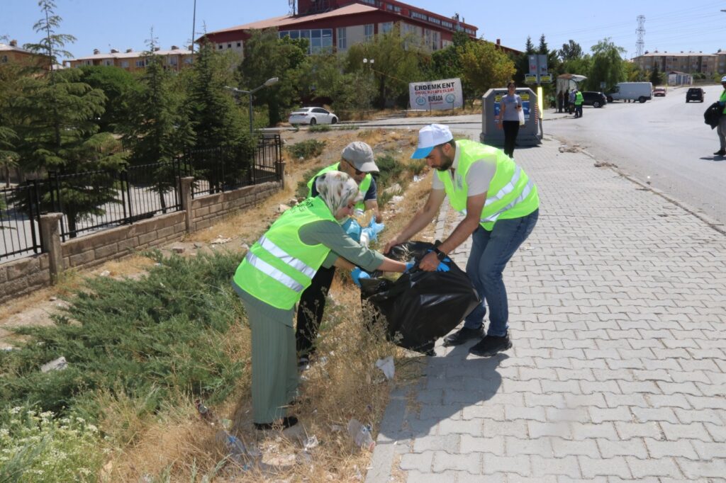 Daha Temiz Bir Edremit İçin El Ele