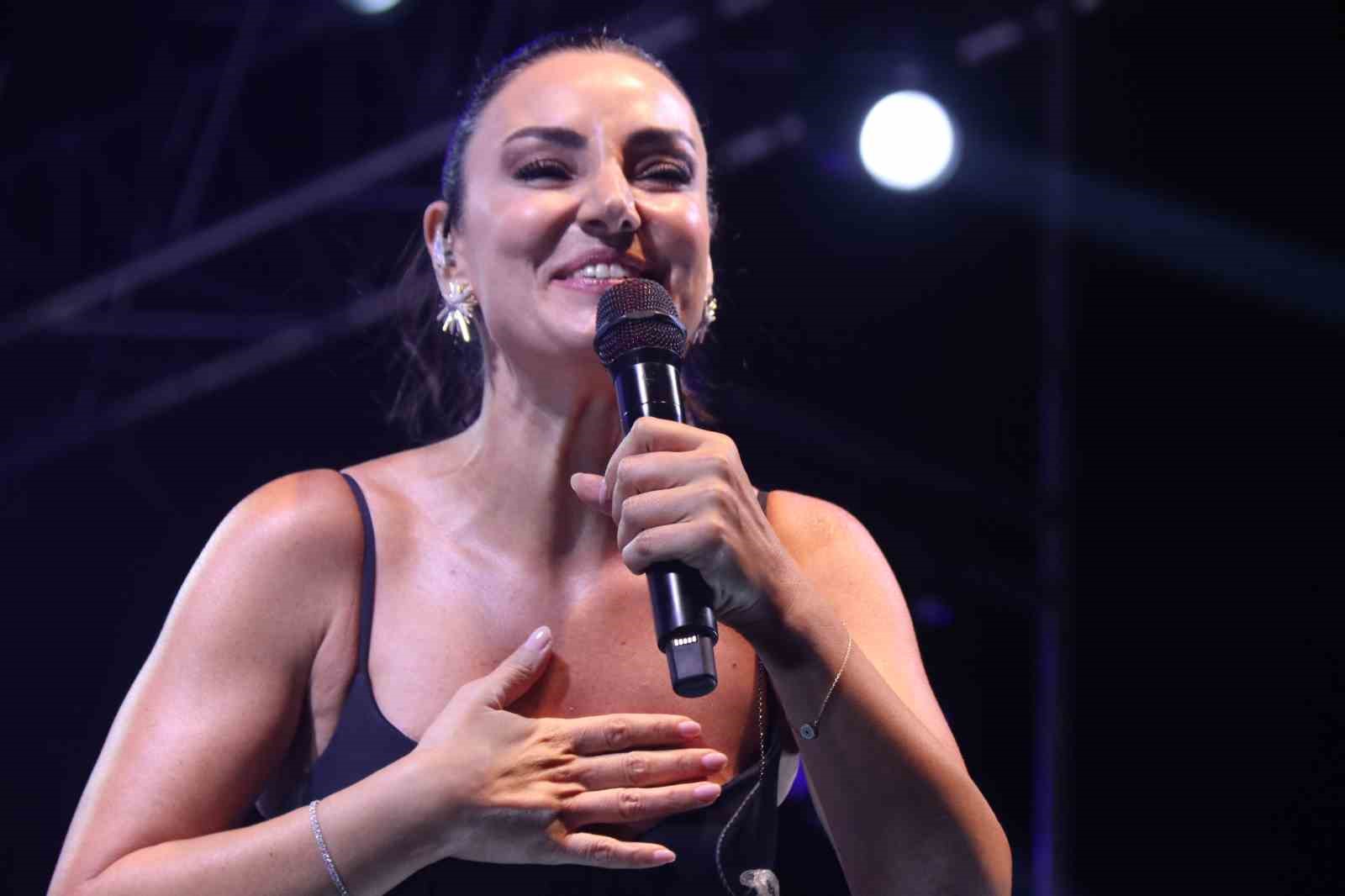 Ünlü sanatçı Sevcan Orhan Bitlislileri coşturdu