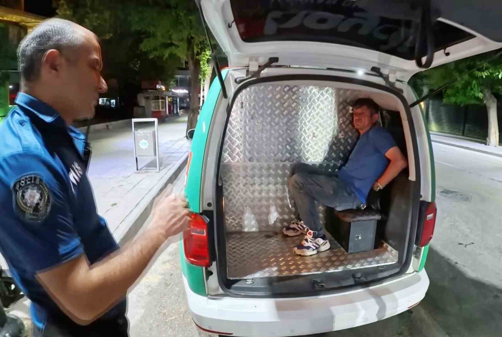 Belediye büfesini soyan hırsız suçüstü yakalandı