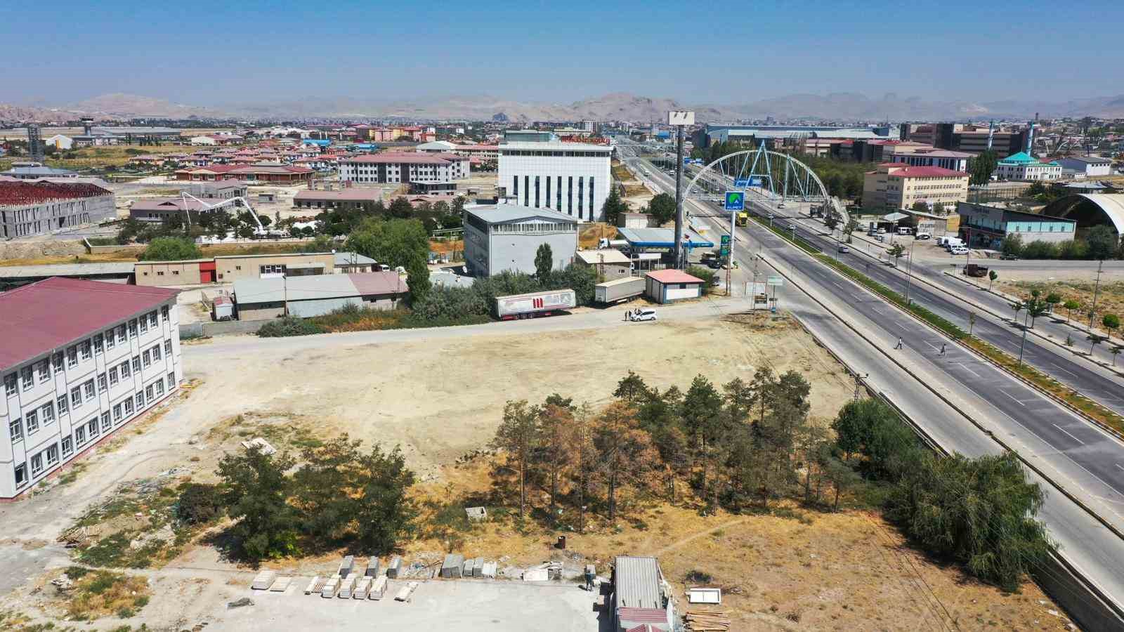 Van’ Büyükşehir Belediyesi bir ay içinde 35 noktada 9 bin 31 metreküp hafriyat temizlendi