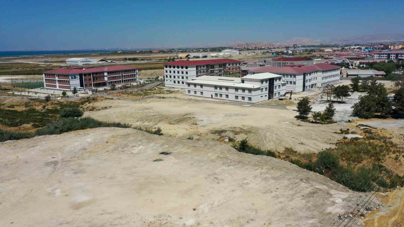 Van’ Büyükşehir Belediyesi bir ay içinde 35 noktada 9 bin 31 metreküp hafriyat temizlendi