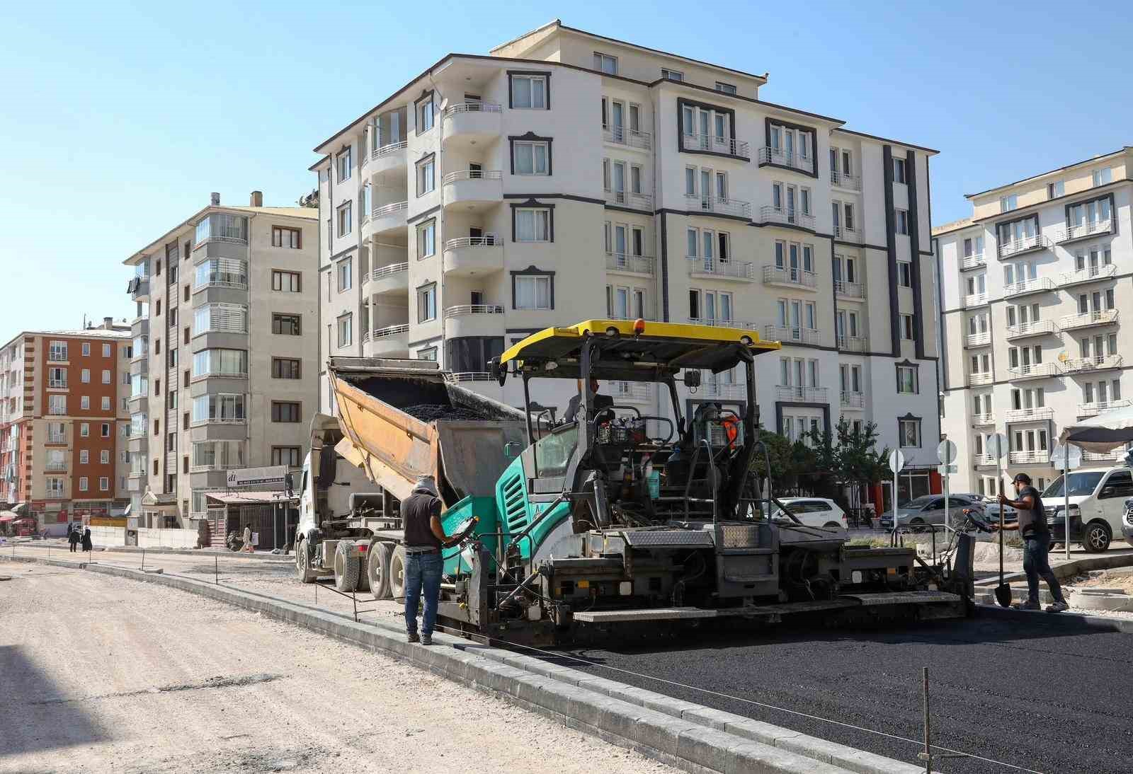 Terzioğlu Caddesi’nde asfalt serimi başladı