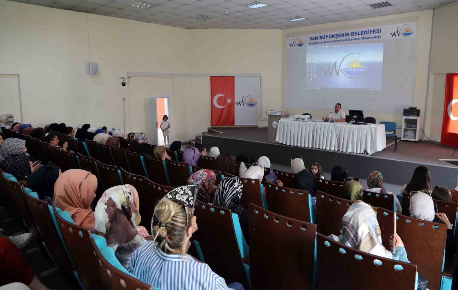 Van Büyükşehir Belediyesinden ADEM personellerine yönelik ’iş ahlakı’ semineri