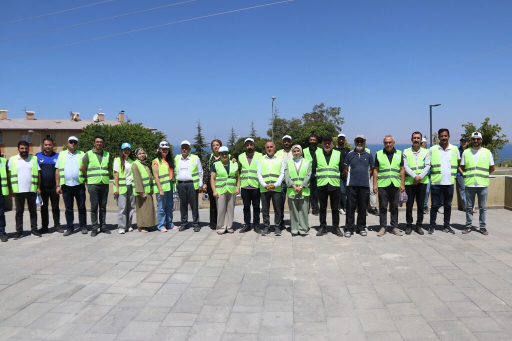 Daha Temiz Bir Edremit İçin El Ele