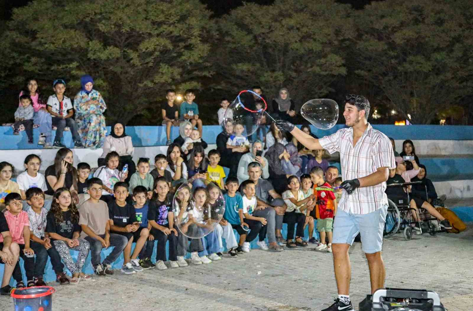 Van Büyükşehir Belediyesi çocukları çocuk şenliği etkinlikleri ile buluşturuyor