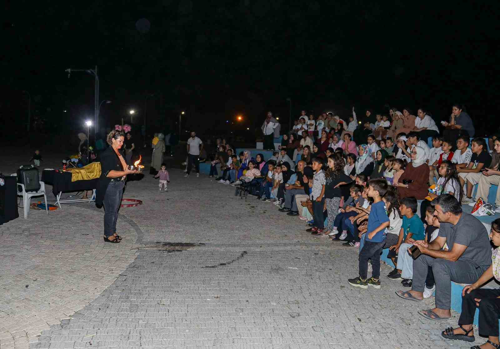Van Büyükşehir Belediyesi çocukları çocuk şenliği etkinlikleri ile buluşturuyor