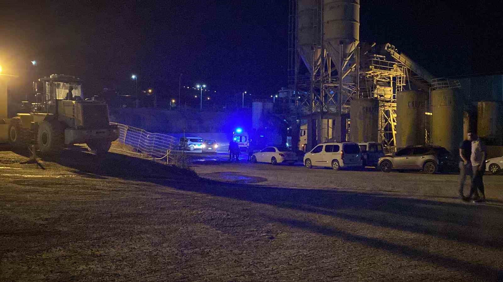 Ekmek kapısı, canını aldı... Çimento kamyonunun kapağının çarptığı şoför yaşamını yitirdi