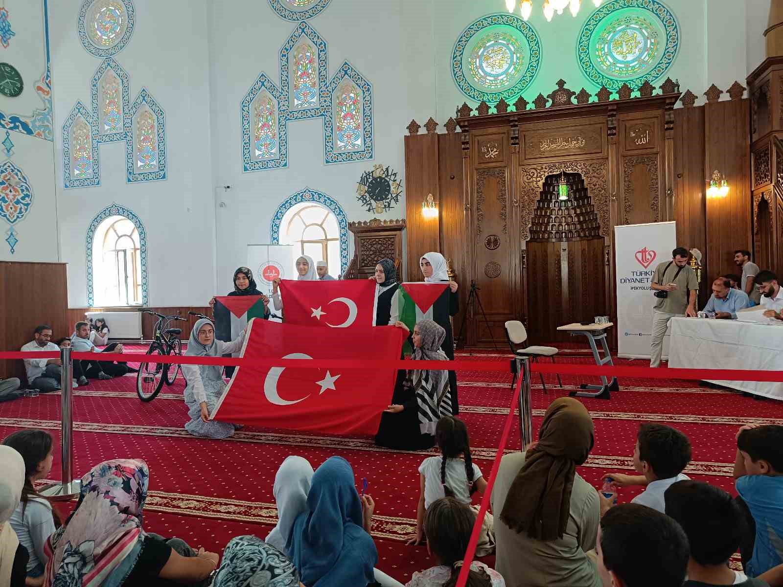 İpekyolu’nda yaz Kur’an kursları kapanış programı coşkusu