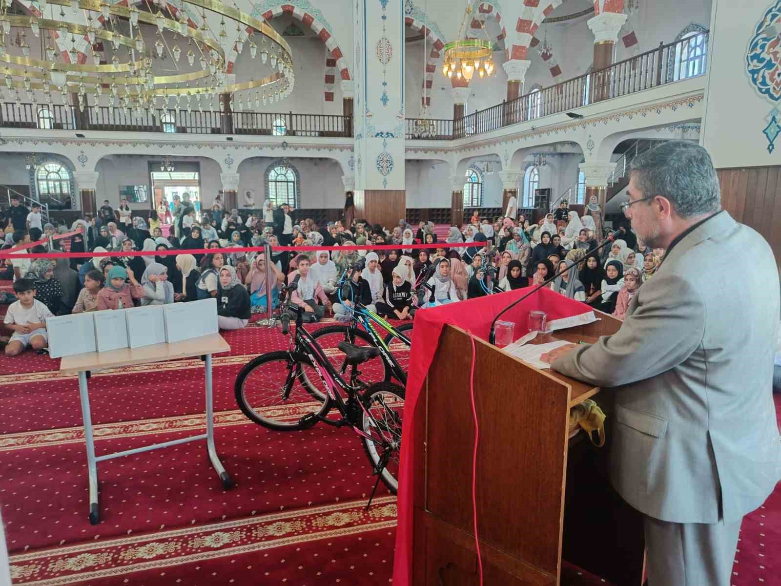 İpekyolu’nda yaz Kur’an kursları kapanış programı coşkusu