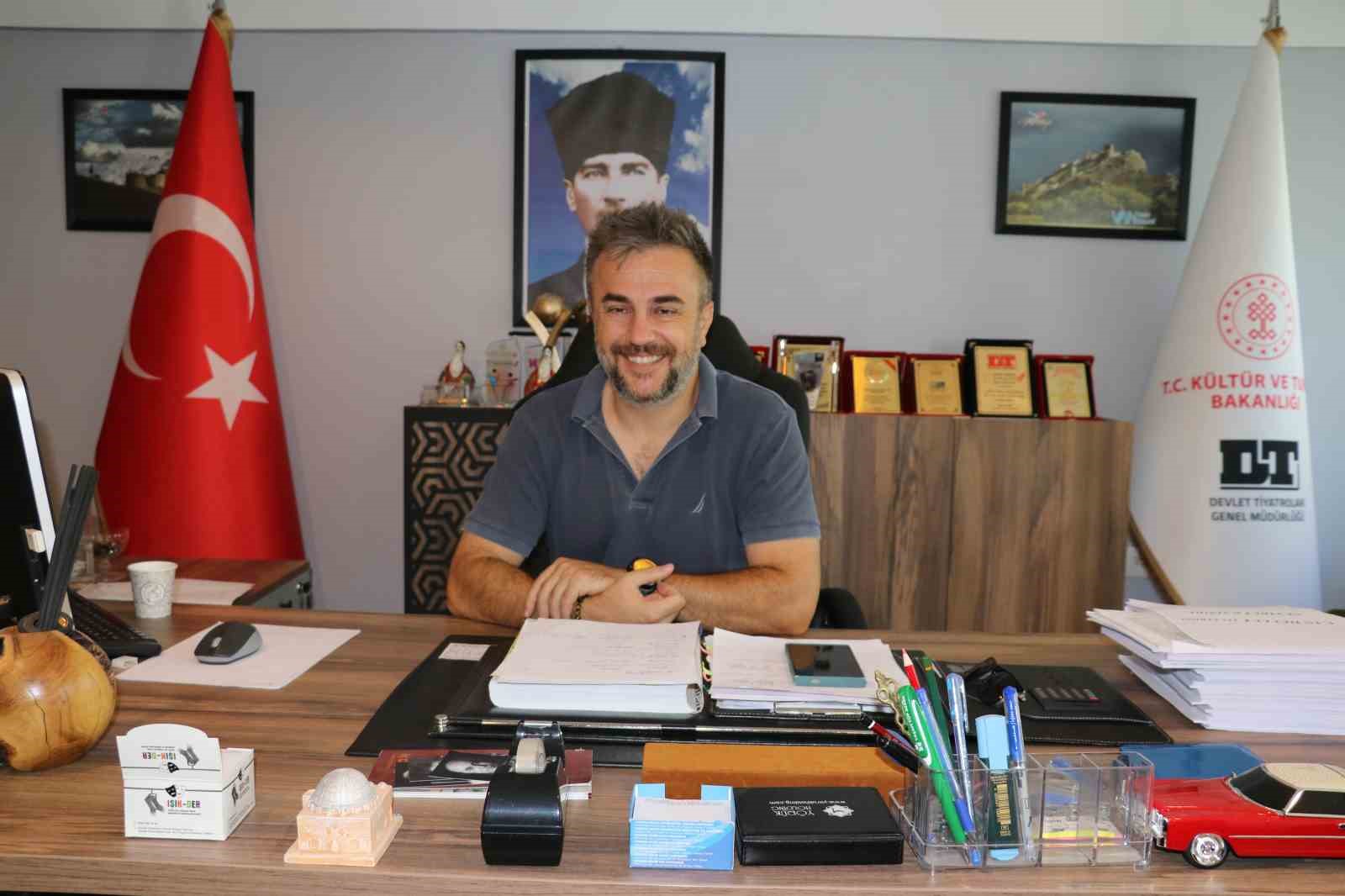 16 yaşında tanıştığı devlet tiyatrosuna müdür oldu