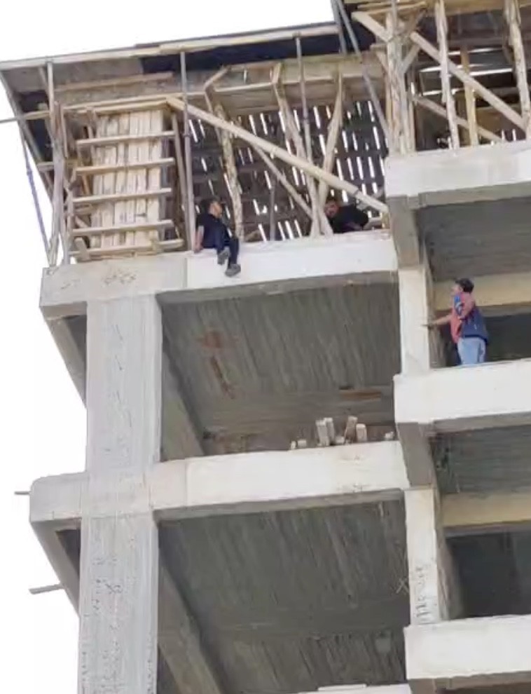 İntihara kalkışan genç, ekiplerin müdahalesiyle kurtarıldı