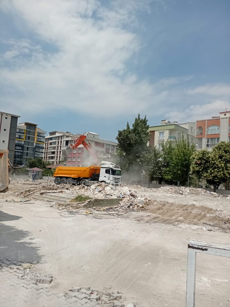 Van'da Bir Okulun Yıkım Şekli Tepkilere Neden Oldu