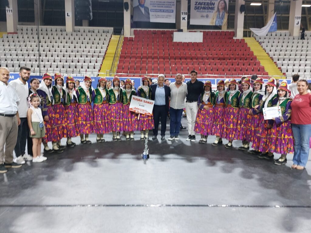 Van Halkoyunları ekibi Türkiye ikincisi oldu