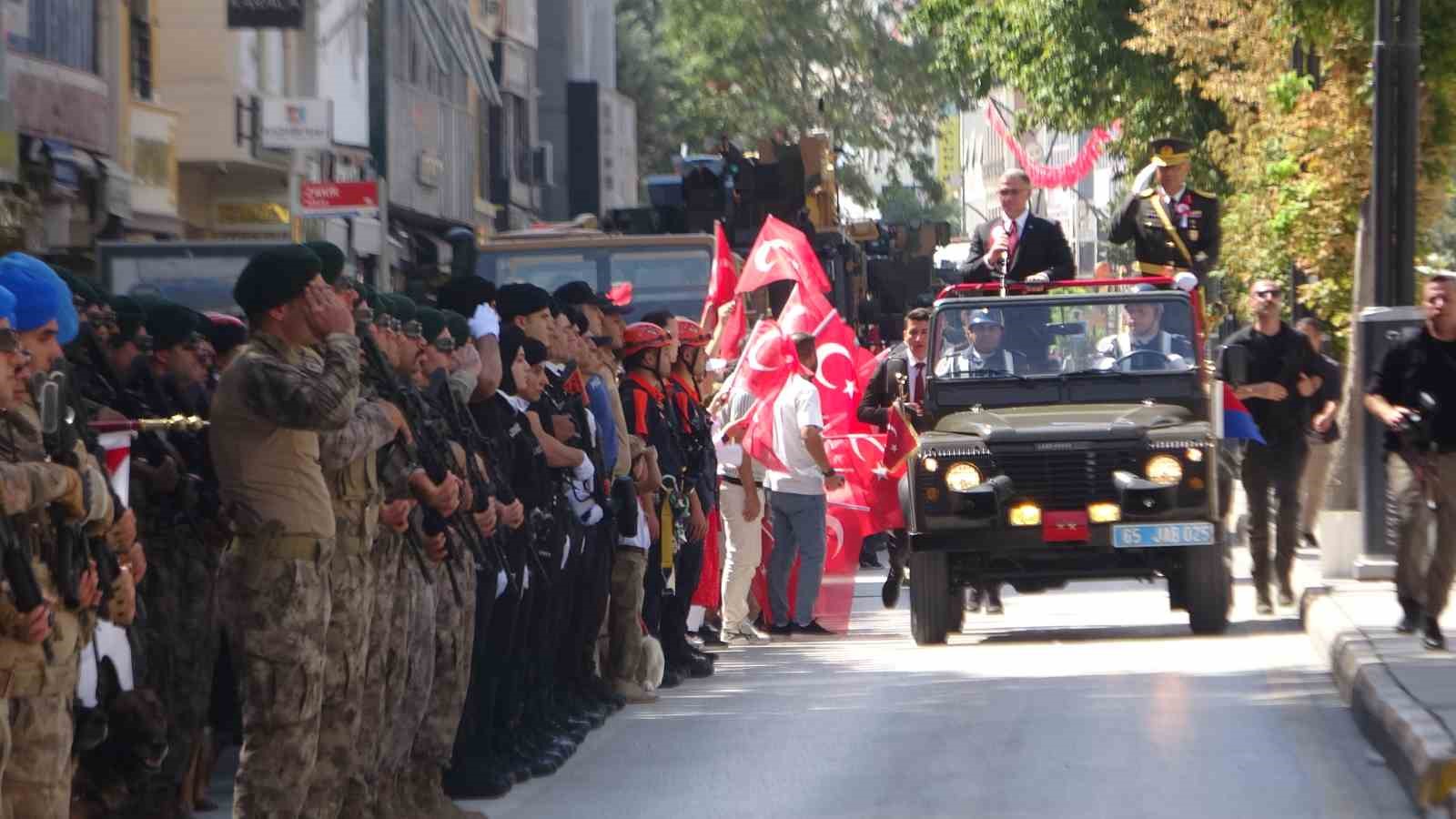 Van’da 30 Ağustos Zafer Bayramı kutlandı